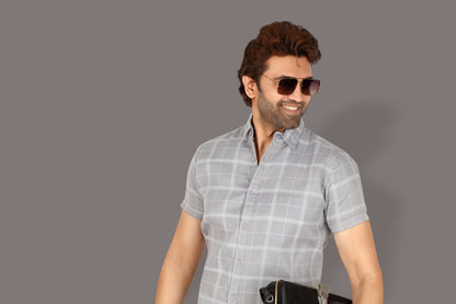 Men's casual half-sleeve checked shirt in a regular fit with a spread collar. The shirt is wrinkle-free and designed for comfort.